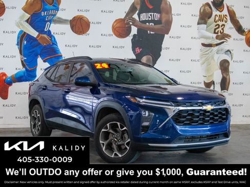 Used 2024 Chevrolet Trax LT w/ Driver Confidence Package FWD image 1