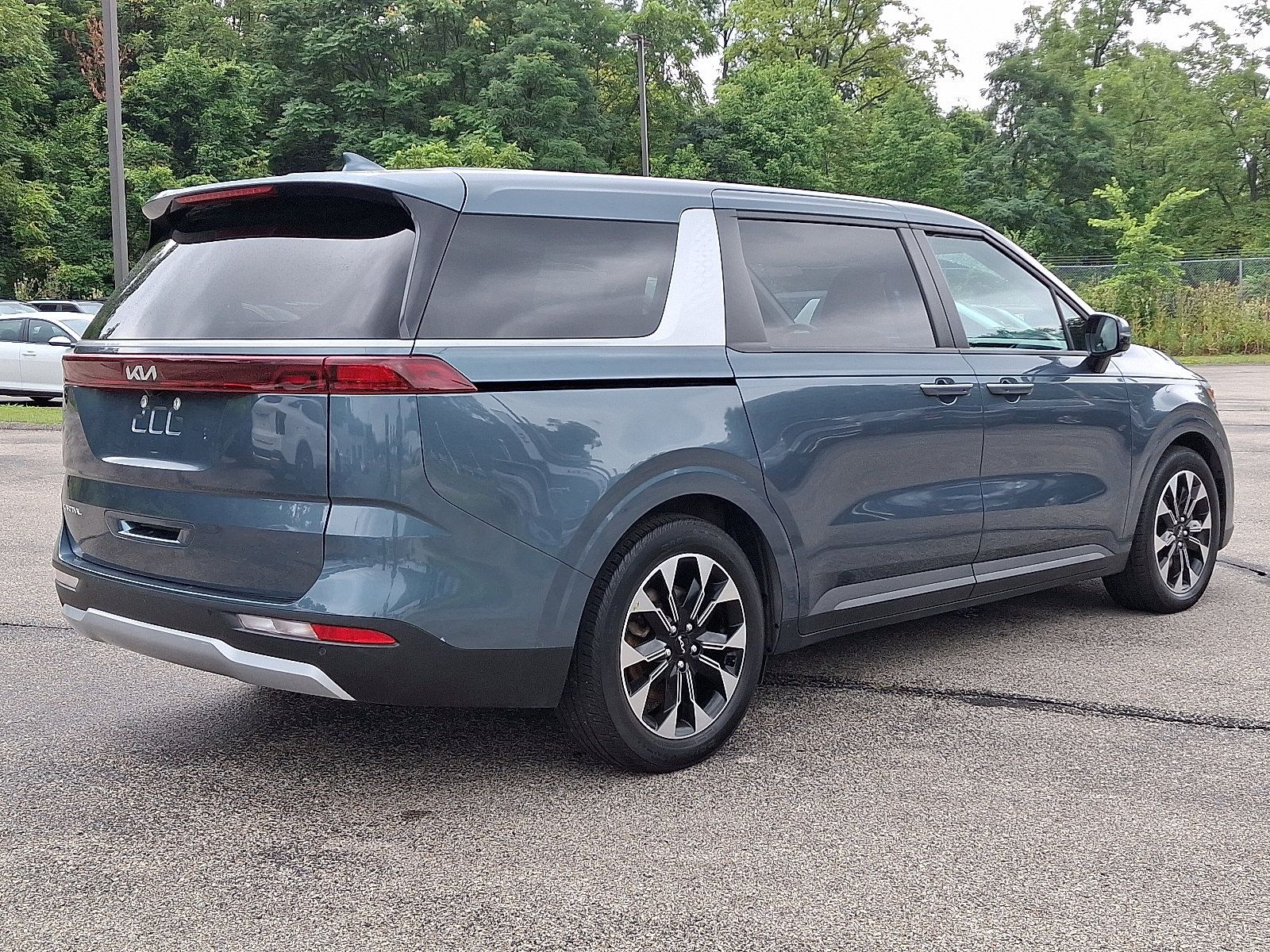 Used 2024 Kia Carnival EX FWD image 6
