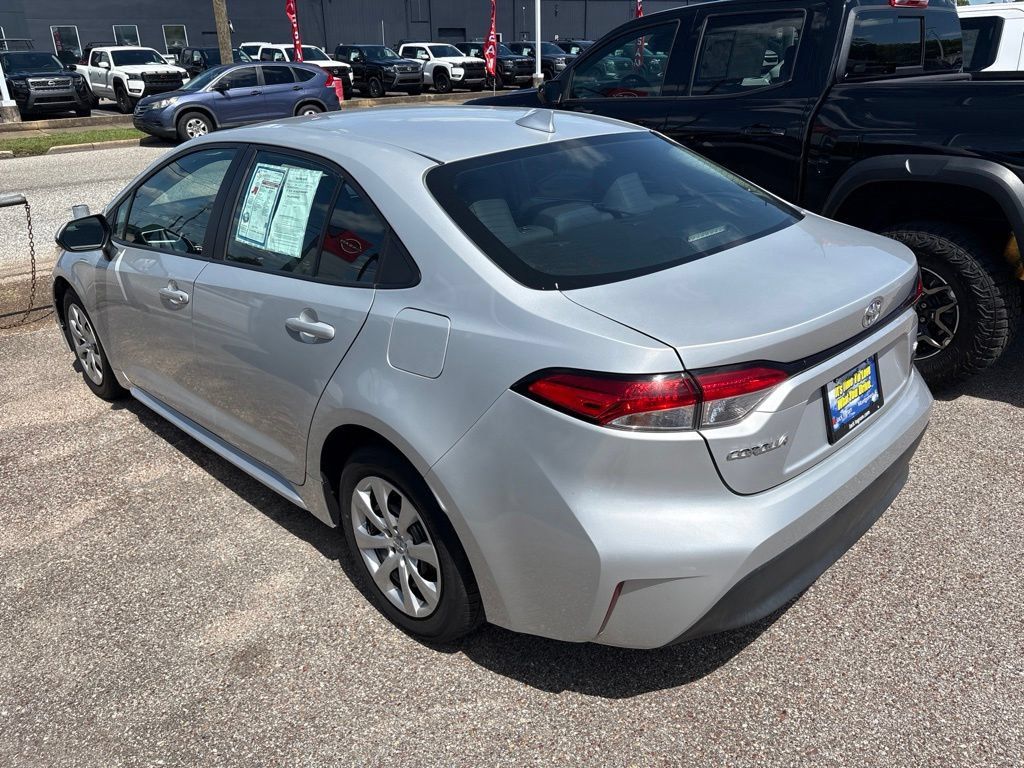 Used 2023 Toyota Corolla LE FWD image 2