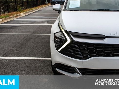 Used 2024 Kia Sportage LX image 12