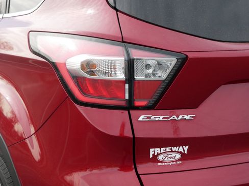 Used 2018 Ford Escape SE w/ SE Sync 3 Package image 16