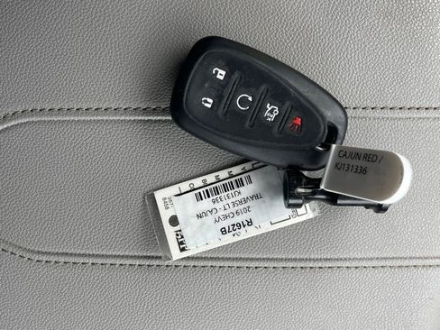 Used 2019 Chevrolet Traverse LT FWD image 29