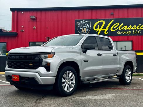 Used 2022 Chevrolet Silverado 1500 Custom RWD image 2