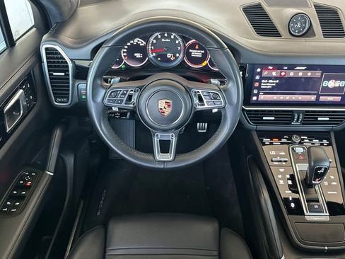 Used 2022 Porsche Cayenne Turbo AWD/4WD image 13