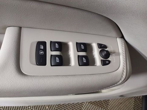 New 2026 Volvo XC60 B5 Ultra w/ Climate Package image 19