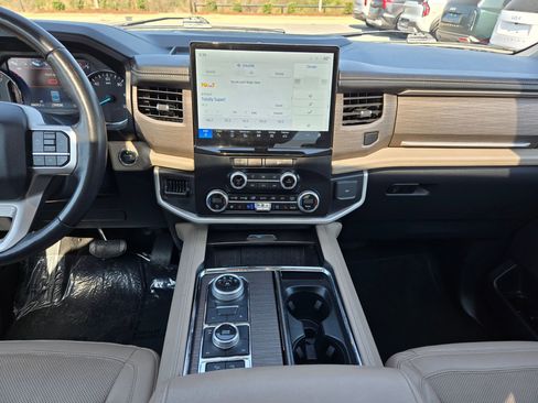 Used 2023 Ford Expedition Limited image 33
