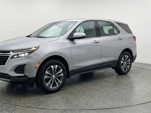 Used 2025 Chevrolet Equinox LT image 3