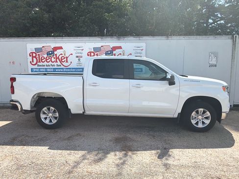Used 2025 Chevrolet Silverado 1500 LT RWD image 2