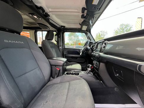 Used 2018 Jeep Wrangler Unlimited Sahara AWD/4WD image 20