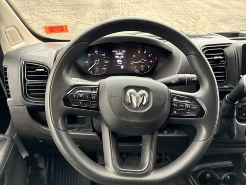 Used 2025 RAM ProMaster 2500 w/ Convenience Group image 12