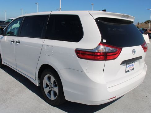 Used 2020 Toyota Sienna L FWD image 5