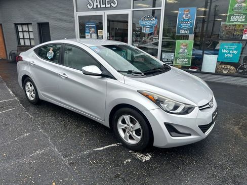 Used 2015 Hyundai Elantra SE FWD image 3