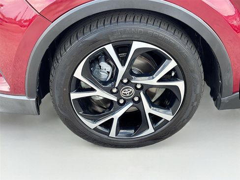 Used 2019 Toyota C-HR Limited FWD image 29
