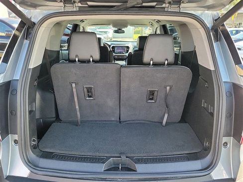 Used 2023 GMC Acadia SLT image 24