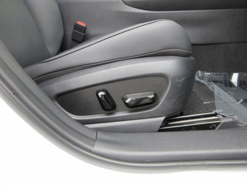 Used 2025 Lexus UX 300h AWD image 26