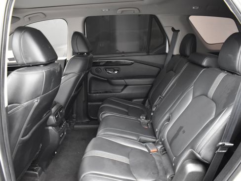 Used 2023 Honda Pilot Touring image 10