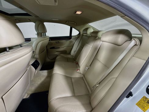 Used 2014 Lexus LS 460 AWD w/ Comfort Package image 24