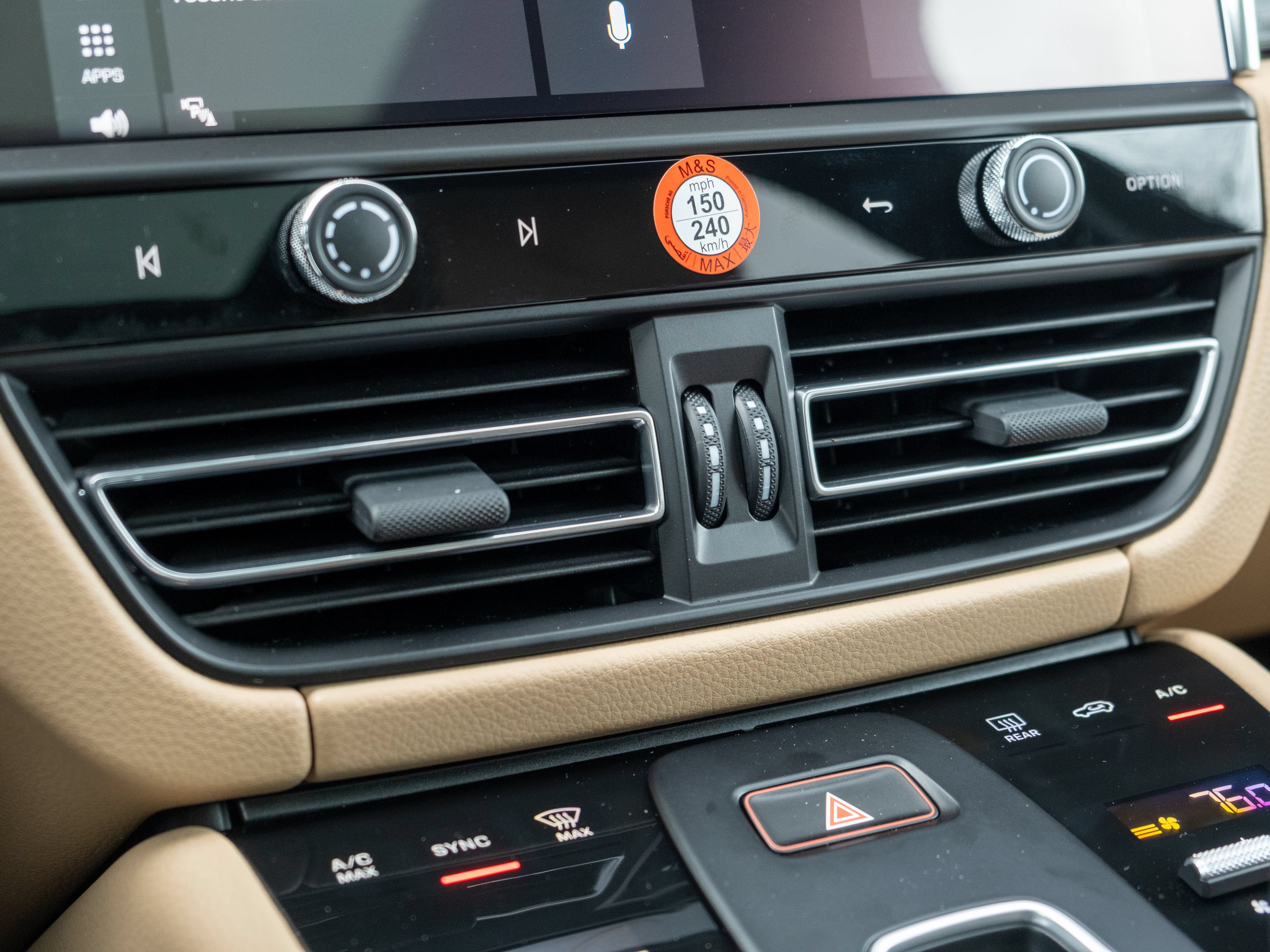 Certified 2026 Porsche Macan AWD/4WD image 31
