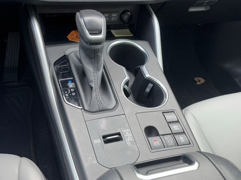 Used 2023 Toyota Highlander Bronze Edition image 15