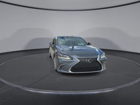 Used 2020 Lexus ES 350 Ultra Luxury w/ Accessory Package FWD image 3