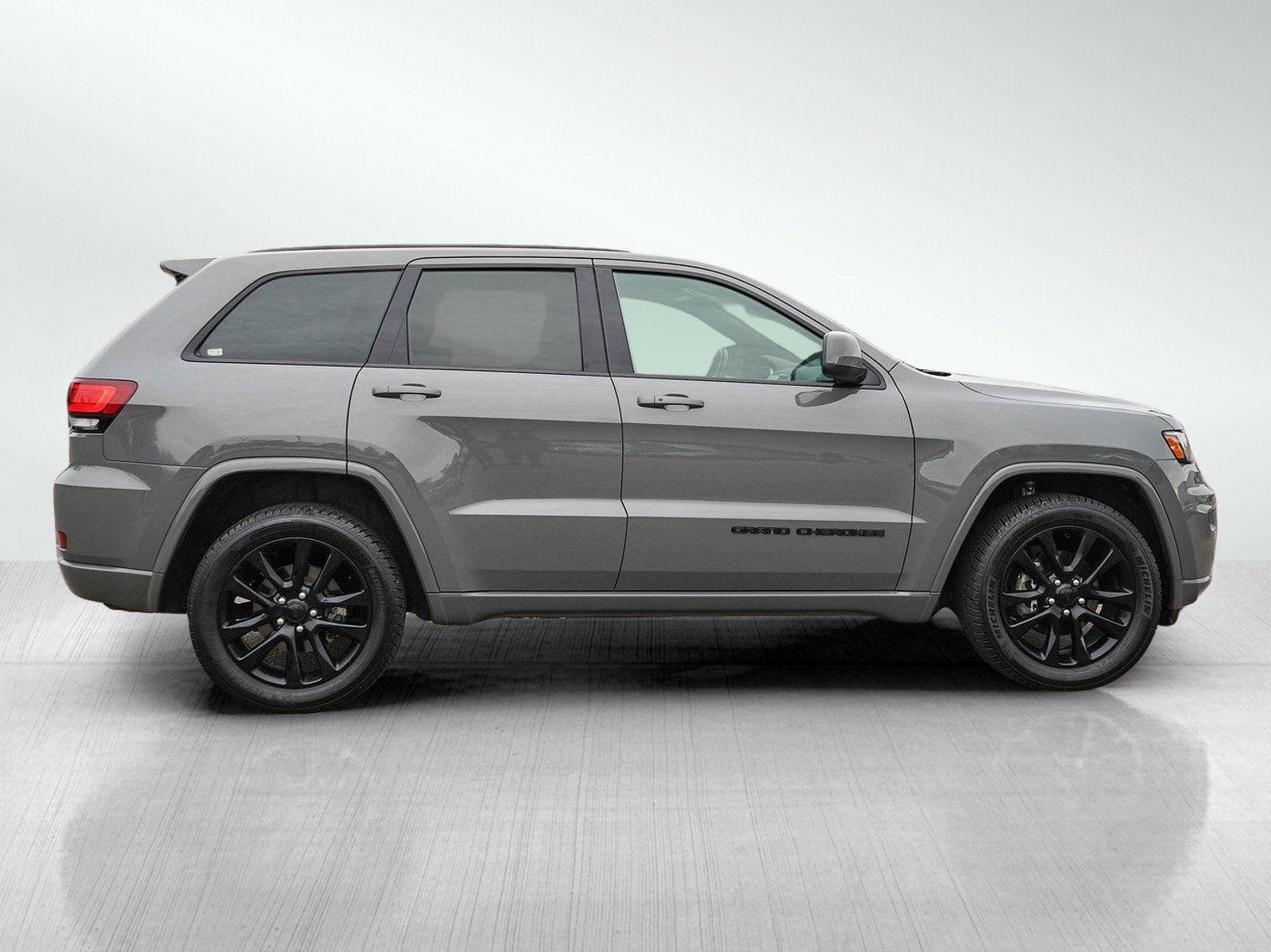 Used 2020 Jeep Grand Cherokee Altitude AWD/4WD image 6