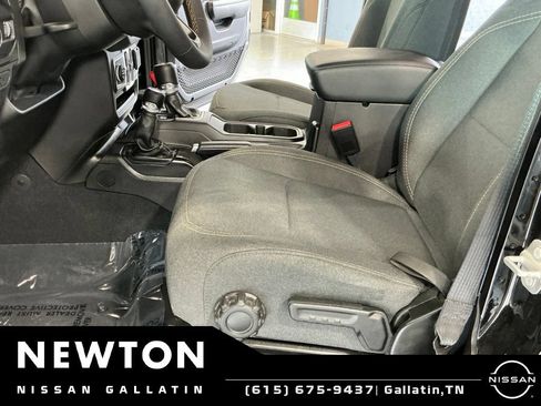 Used 2024 Jeep Wrangler Unlimited Sport AWD/4WD image 16