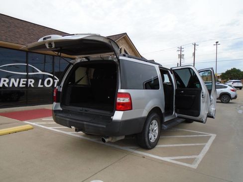 Used 2017 Ford Expedition EL XL w/ Equipment Group 101A RWD image 24