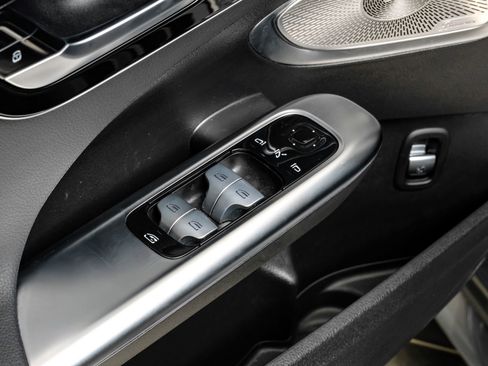 Used 2025 Mercedes-Benz C 300 4MATIC Sedan image 41