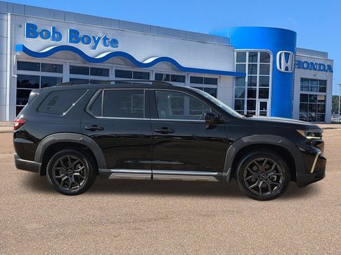 Used 2023 Honda Pilot Touring image 4