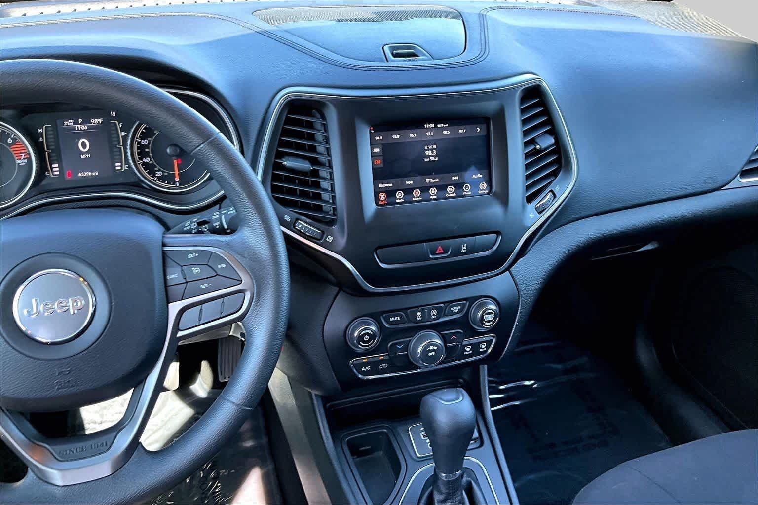 Used 2021 Jeep Cherokee Latitude FWD image 7