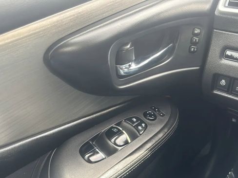 Used 2018 Nissan Murano Platinum w/ Cargo Package FWD image 16