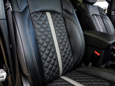 Used 2022 Jeep Gladiator Rubicon w/ Cold Weather Group image 14