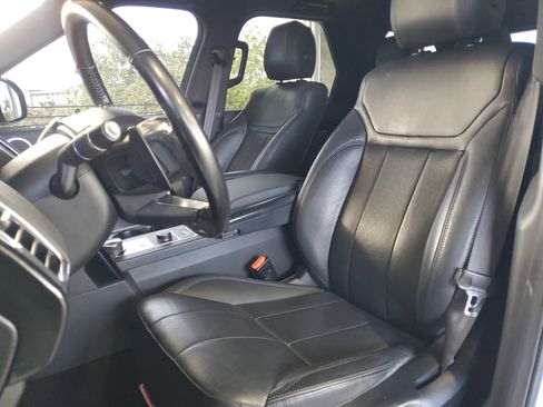 Used 2018 Land Rover Discovery SE AWD/4WD image 19