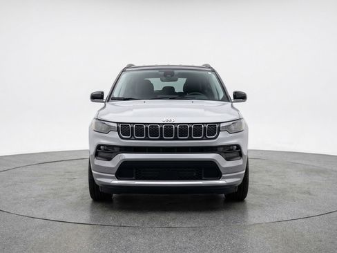 Used 2025 Jeep Compass Limited AWD/4WD image 2