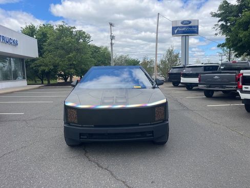 Used 2024 Tesla Cybertruck AWD Crew Cab image 2