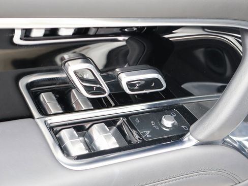 Certified 2024 Land Rover Range Rover Long Wheelbase SE image 13