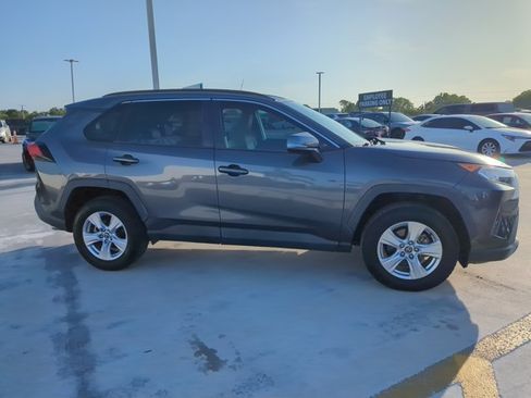 Used 2021 Toyota RAV4 XLE FWD image 4