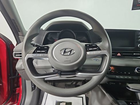 Certified 2022 Hyundai Elantra SEL FWD image 16
