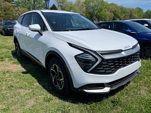 Used 2025 Kia Sportage LX image 7