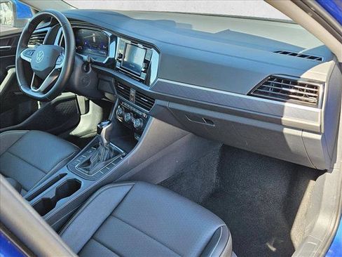 Used 2024 Volkswagen Jetta SE image 20