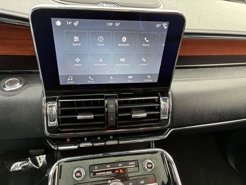 Used 2018 Lincoln Navigator Select image 11