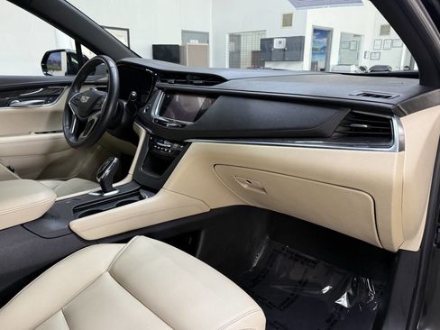 Used 2018 Cadillac XT5 FWD image 18