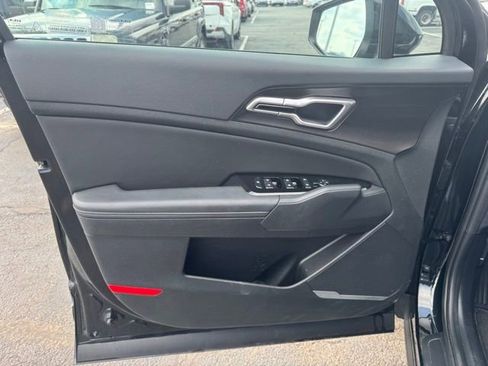Used 2025 Kia Sportage EX image 13