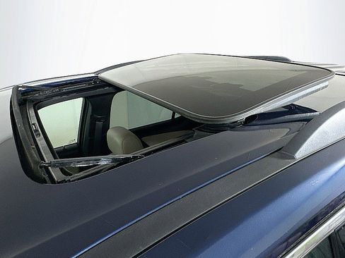 Used 2023 Chevrolet Traverse LT w/ LT Premium Package image 15