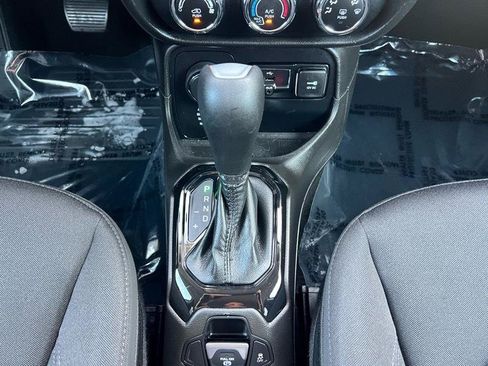 Used 2017 Jeep Renegade Altitude AWD/4WD image 19