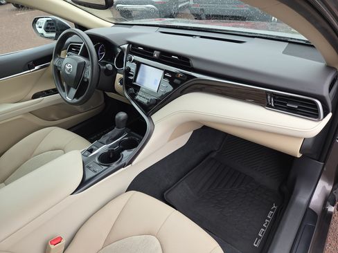 Certified 2020 Toyota Camry LE w/ Convenience Package AWD/4WD image 17