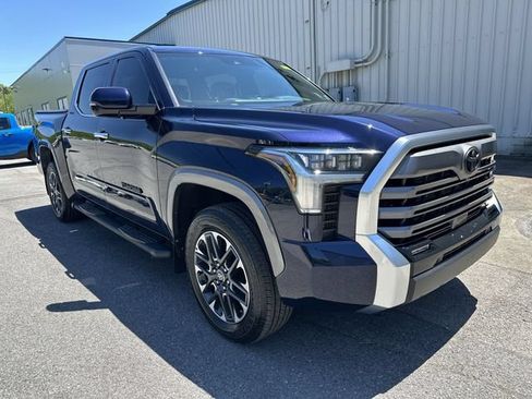 Used 2025 Toyota Tundra Limited AWD/4WD image 11