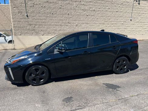 Used 2022 Toyota Prius Limited FWD image 8