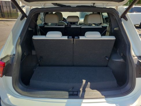 Used 2019 Volkswagen Tiguan SEL R-Line FWD image 9