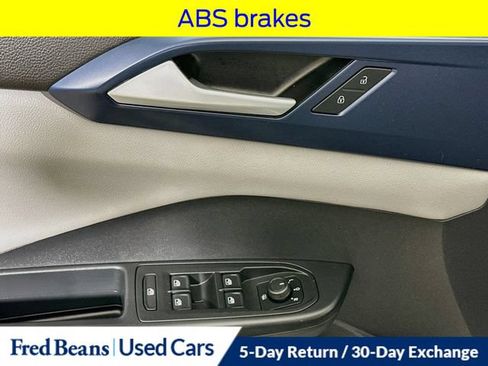 Used 2022 Volkswagen Taos SE w/ Panoramic Sunroof Package AWD/4WD image 22